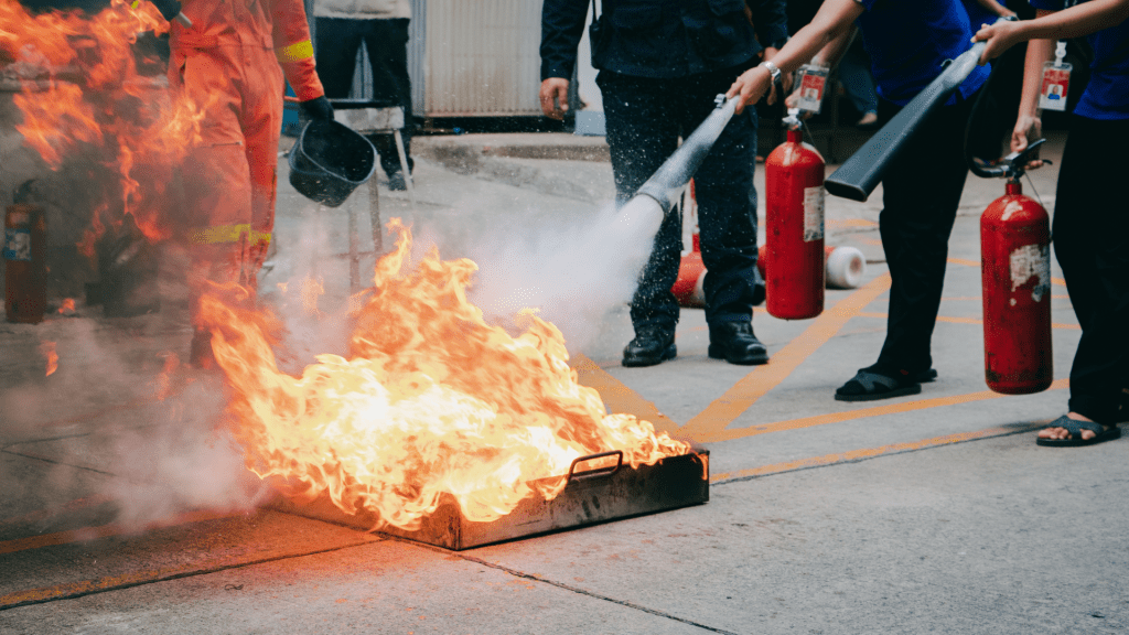 BHV Cursus op eigen locatie. Brandjes blussen is ook op locatie onderdeel van de BHV training.